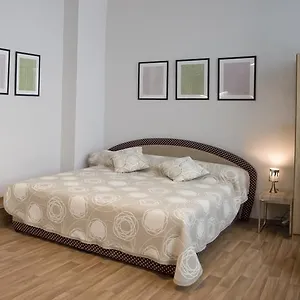 https://apartment-krakovska-5.praguehotelsweb.com